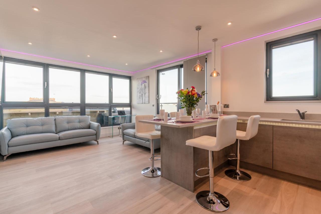 Central Penthouse With Hot Tub & Views 22 Cheltenham Kültér fotó