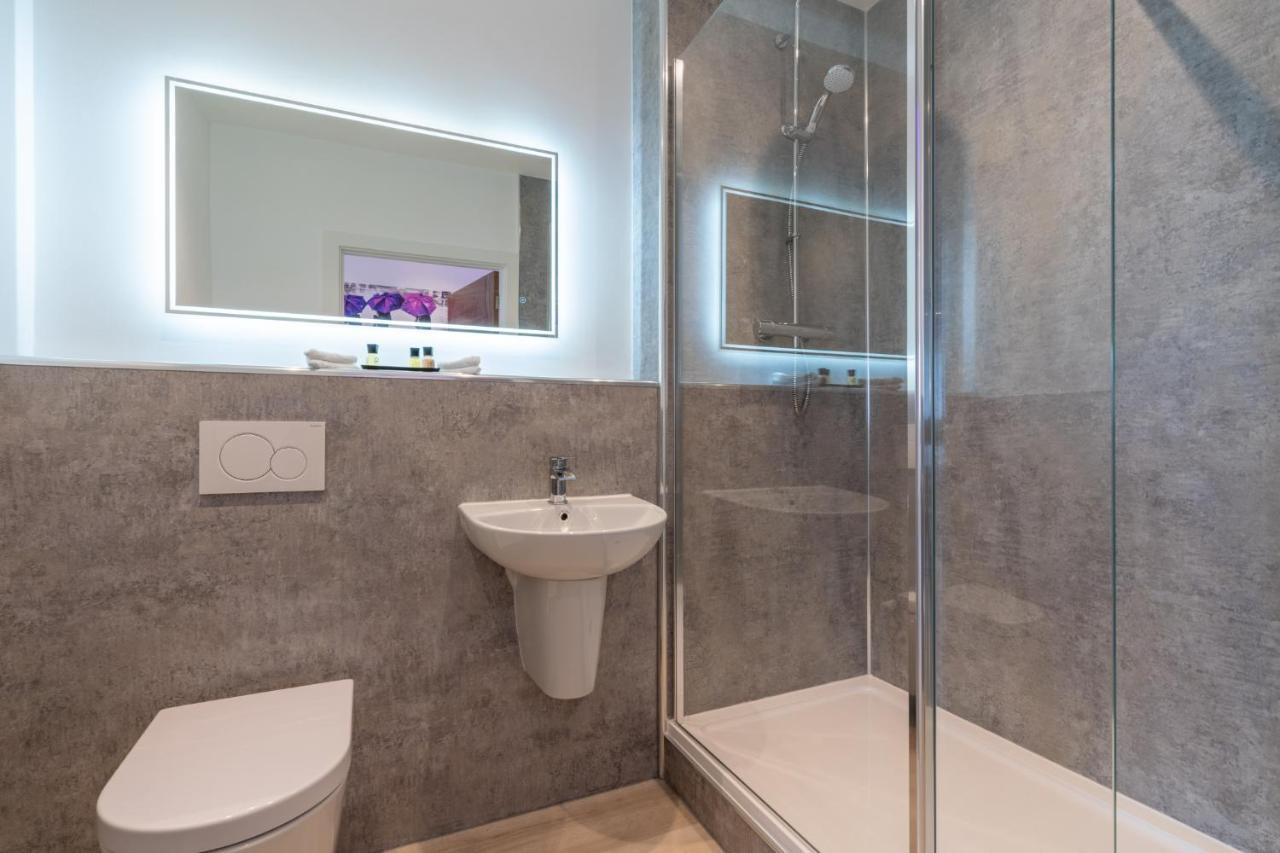 Central Penthouse With Hot Tub & Views 22 Cheltenham Kültér fotó