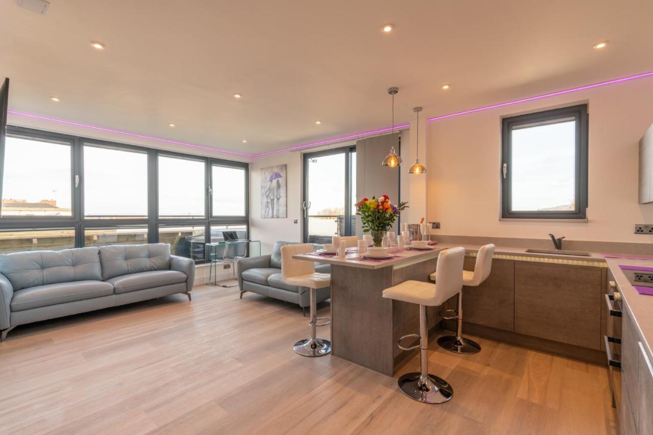 Central Penthouse With Hot Tub & Views 22 Cheltenham Kültér fotó