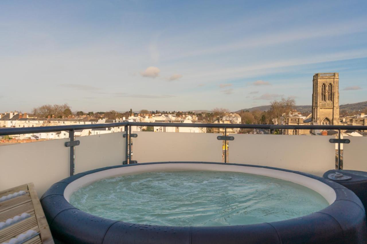 Central Penthouse With Hot Tub & Views 22 Cheltenham Kültér fotó