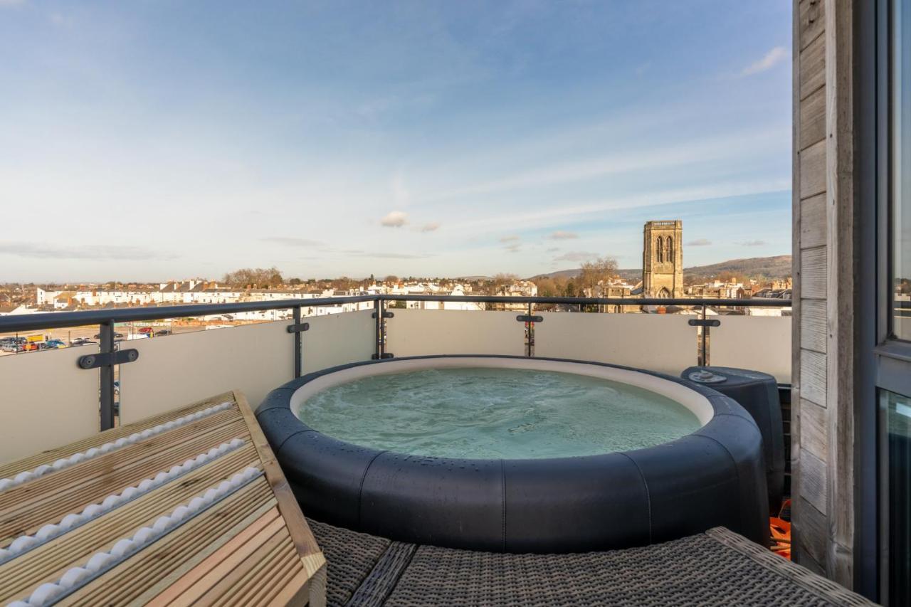 Central Penthouse With Hot Tub & Views 22 Cheltenham Kültér fotó